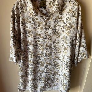 Men’s shirt sleeve button down shirt